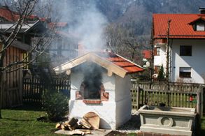 Das Brotbackhäusl in Aktion